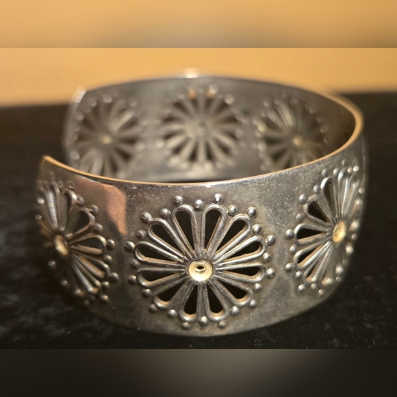 Sterling Silver Flower Cutout Bracelet - Picture 4 of 9